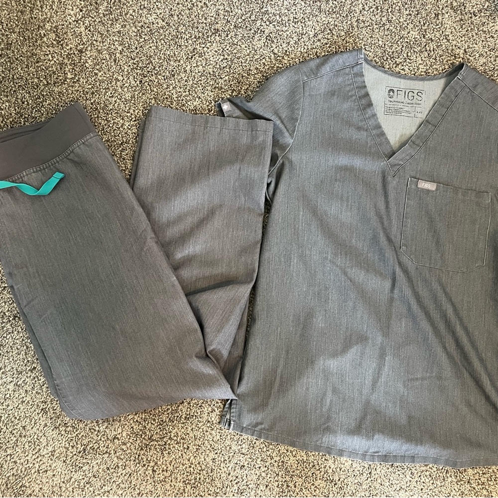 Figs Charcoal V-Neck Scrub Top